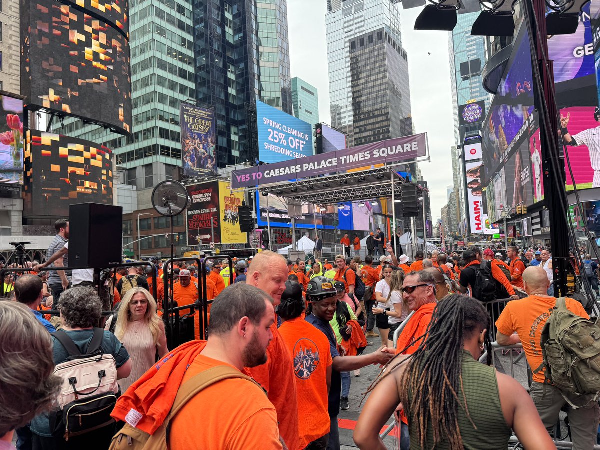 courtneycgross's tweet image. Let the games begin. Casino applications due tomorrow at 4 pm. The Times Square application from SL Green and @CaesarsPalace about to have a rally at the crossroads of the world