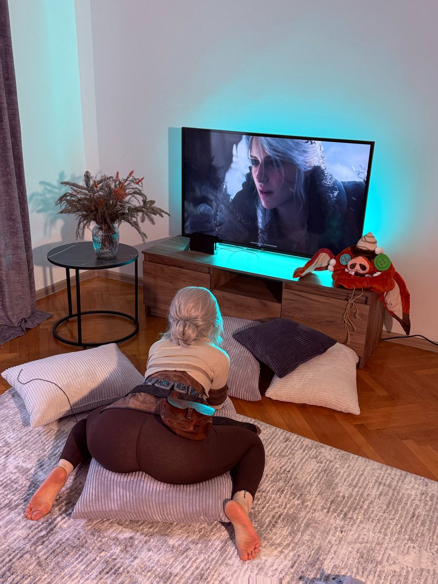 How about a night with Ciri and… Ciri? 😏⚔️✨ #TheWitcher