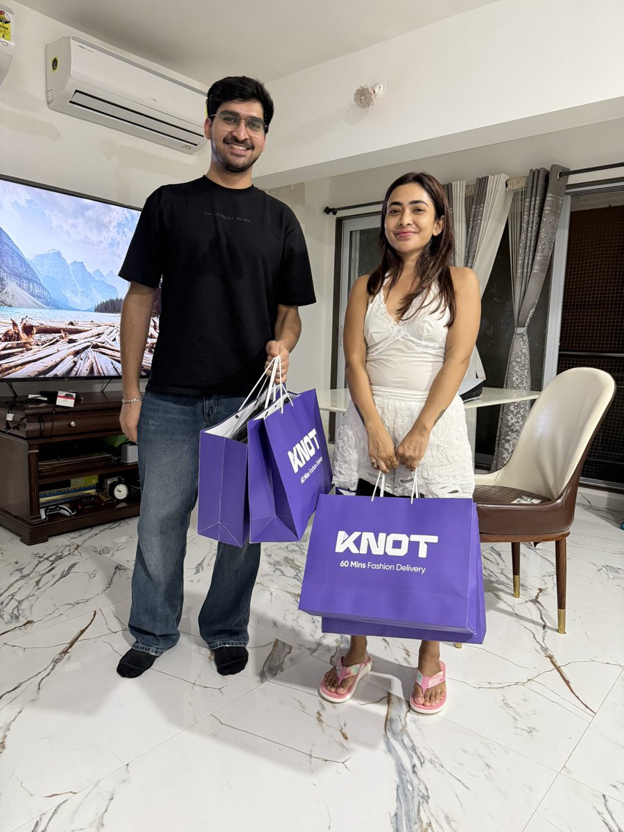 Largest prepaid order ever, Rs. 51k - heard about KNOT from a friend!✨ That’s 3 bags in her hand btw

Pratika made our team’s month, onto the next milestone :)