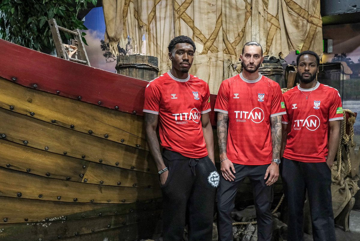 York City France 🇫🇷 (@yorkcityfrance) on Twitter photo 🆕️👕 Il est beau, il est chaud, <a href="/hummel/">hummel Nederland</a> a sorti un maillot magnifique 😀
Le drakkar, la rose du Yorkshire, tout y est 💪
A nous de joueur pour remporter le championnat 🎯 🆕️👕 Il est beau, il est chaud, <a href="/hummel/">hummel Nederland</a> a sorti un maillot magnifique 😀
Le drakkar, la rose du Yorkshire, tout y est 💪
A nous de joueur pour remporter le championnat 🎯