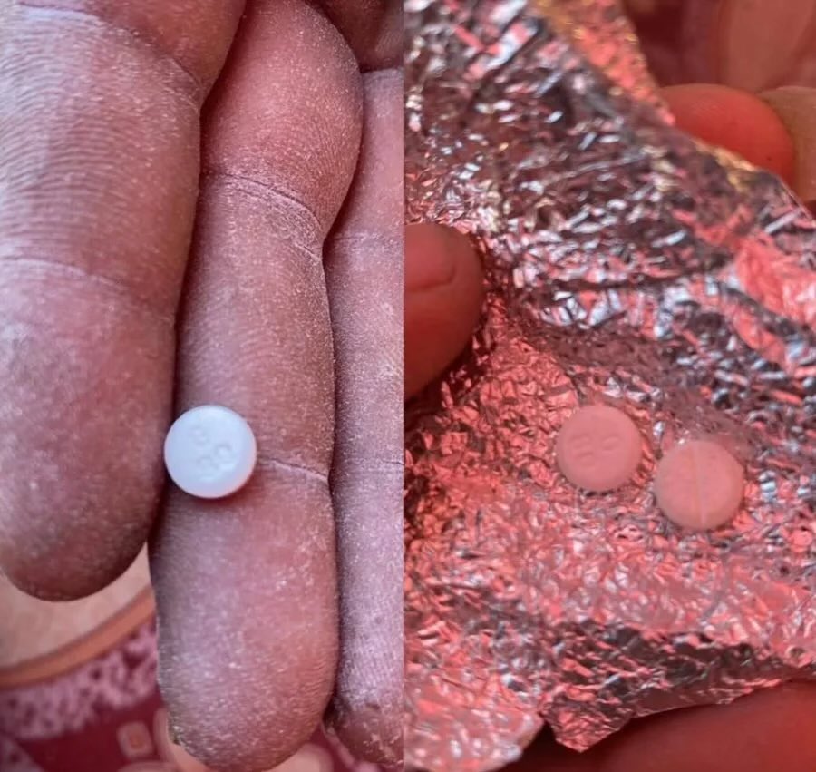 "⚠️"

كارثة تاريخيّة وغير مسبوقة ويجب نشرها على أوسع نطاق ممكن 

بعض العائلات وجدوا دواء داخل أكياس الطحين القادمة من اسرائيل ، وبعد البحث تبين أن هذا الدواء هو "أوكسيكودون"وهو مخدر مسكن يعمل على الجهاز العصبي، مما يسبب إدمانا شديدًا، وانخفاض في معدل ضربات القلب، وضعف الوعي