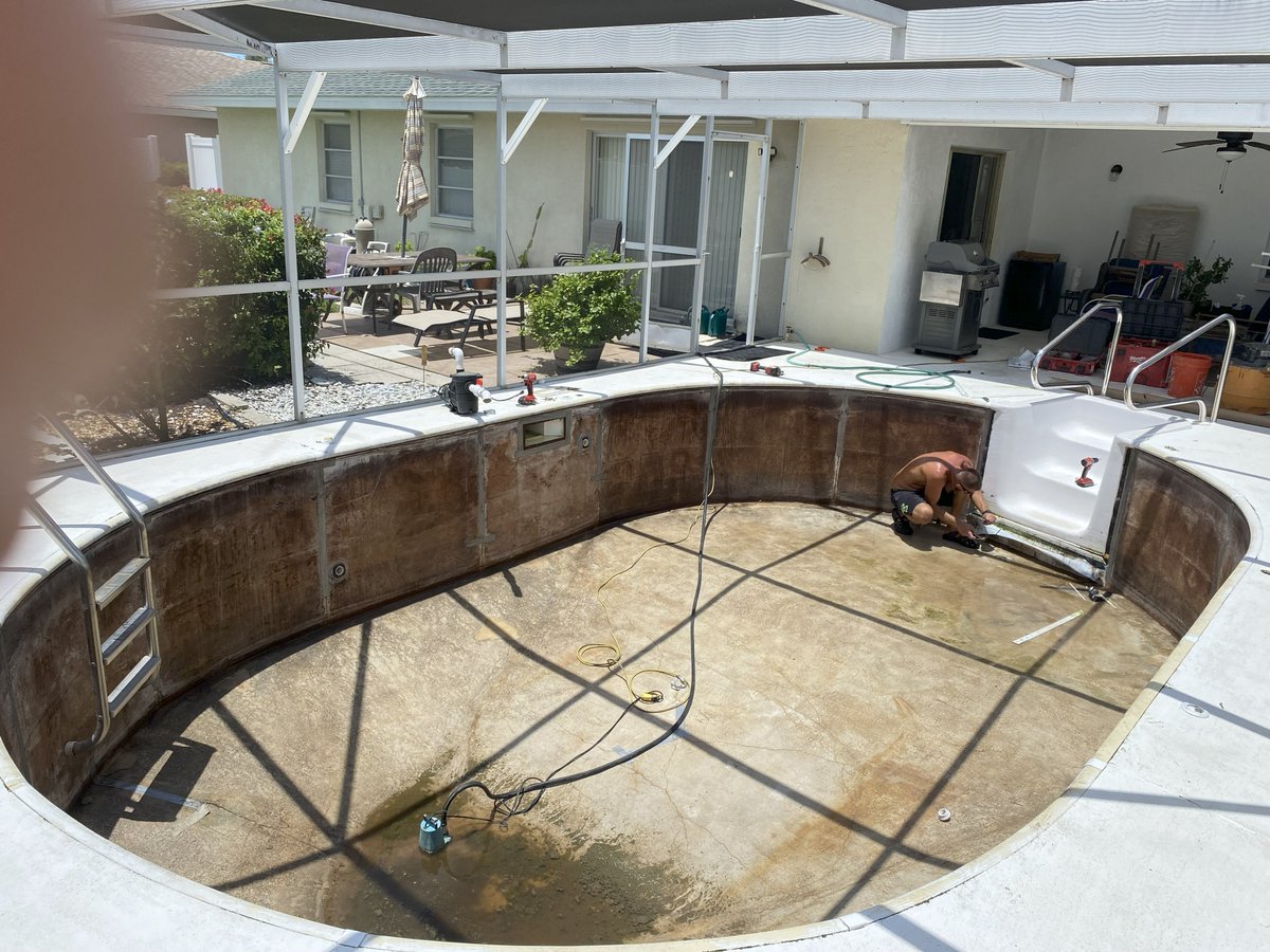 ppalmpools's tweet image. Tasked with removing an old, damaged liner, we professionally prepared the pool's walls and floor. A new Latham Cayman Mystic Light Blue Vinyl Liner was installed, paired with Haywood trim and faceplates for a fresh look. #PoolRestoration #NewLook
