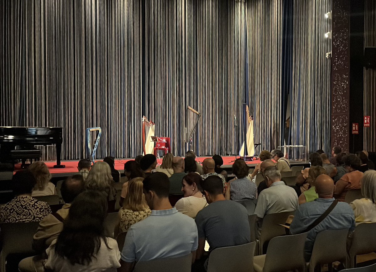 El concierto de #RaoulMoretti en el Istituto Italiano di Cultura de Madrid ha dado inicio a las XI Jornadas de Arpa de AEDA. Gracias, <a href="/SalviHarpsES/">Salvi Harps España</a> <a href="/Euromusicafersa/">Euromusica</a> y <a href="/WhiteHouse/">The White House</a> por vuestra inestimable ayuda. 👏🏼👏🏼👏🏼