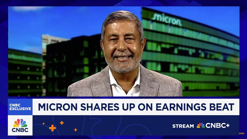 MicronTech's tweet image. This morning, our Chairman, President and CEO Sanjay Mehrotra joined CNBC’s Jim Cramer and David Faber on Squawk on the Street to discuss Micron’s record Q3 financial results. Hear why Micron results underscore our continued leadership in enabling #AI—from the cloud to the edge:…