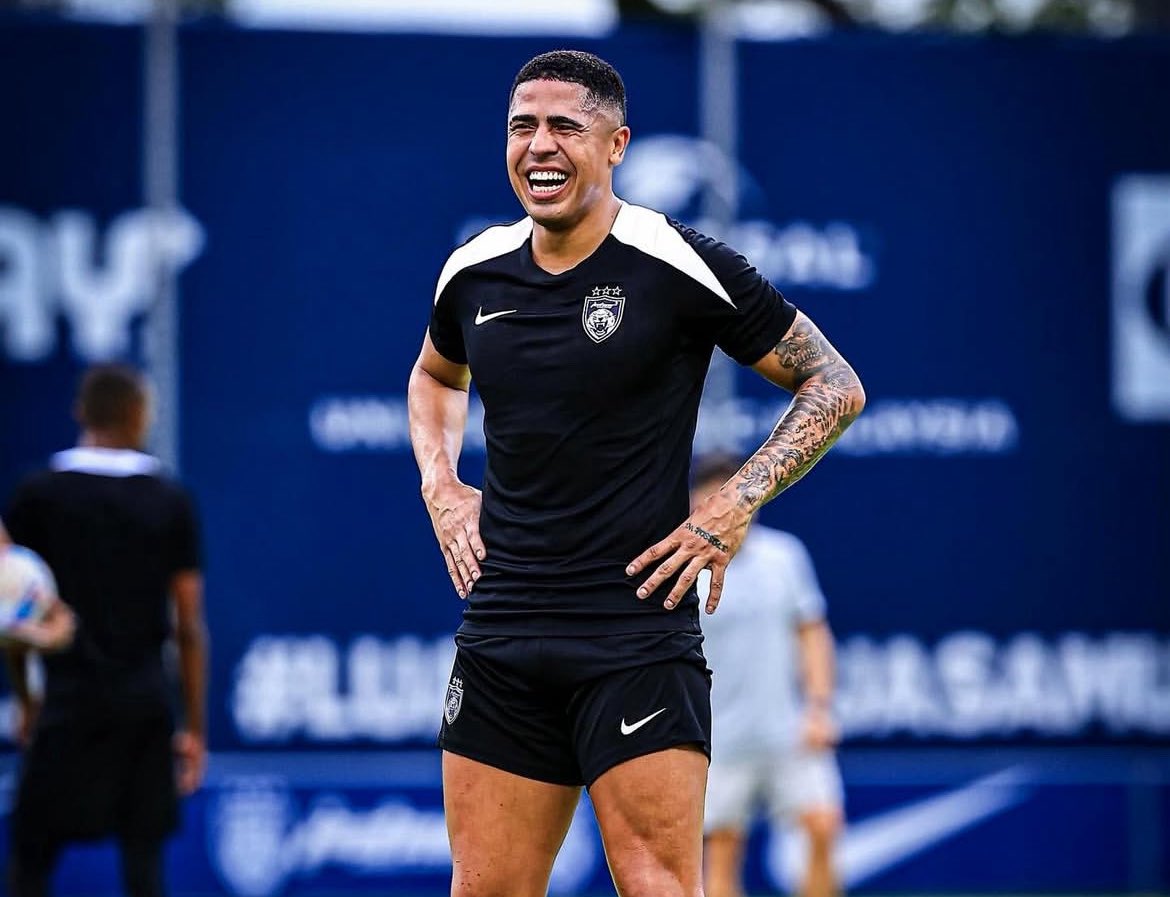 reporterantonio's tweet photo. 🔴⚫️🦁| O atacante Bergson (34) está no radar do @sportrecife. Clube rubro-negro sondou a situação do atleta, que está no Johor, da Malásia, desde 2020, com 152 gols em 137 jogos. Contrato de Bergson com o clube malaio vai até o final do ano. https://t.co/t8flx43Vu3