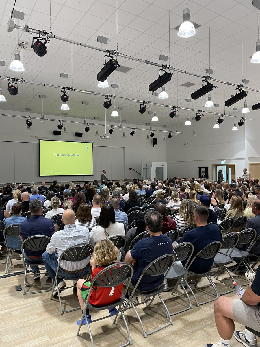 HeadteacherBas1's tweet photo. So lovely to welcome our new Year 6 parents/carers to our transition evening @BassalegSchool1 this evening. Huge thank you to our fabulous transition team for leading the presentation; you’re such fabulous ambassadors for our community @BassalegSchool1 #believingandbelonging 🦌 https://t.co/TsYGoEcyPw