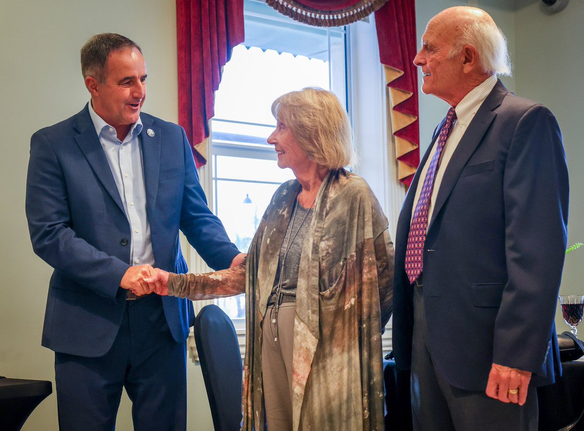 brucearector's tweet image. It was my great pleasure to attend the unveiling of the new Bilheimer Capitol Theatre Marquee on Tuesday and to thank Nancy and David Bilheimer for their gift to arts education in our community and years of generous support to the arts in Tampa Bay. #ArtsEducation #Generosity