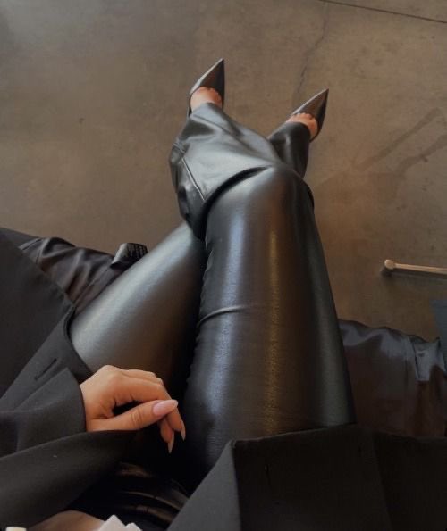 Geh in die Knie und bete mich an 
😈