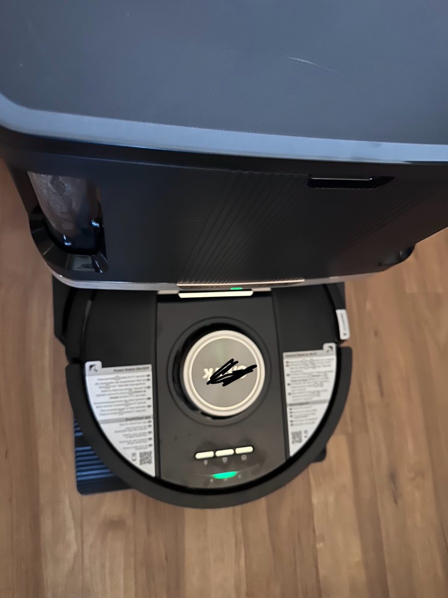 Şu mk aletini internete bağlamak nasıl zor olabilir ya
Adamlar üşenmemiş 
bunu üretmiş 
yazılım atmış 
Ama bu sıçtığımın aleti
5.ghz ağını beğenmiyormuş 
İlla 2.4GHz ağına bağlanıcakmış 
Bak sen o.evladına
Alt tarafi internete bağlanıp deli gibi evde dolanıp evi süpürcen