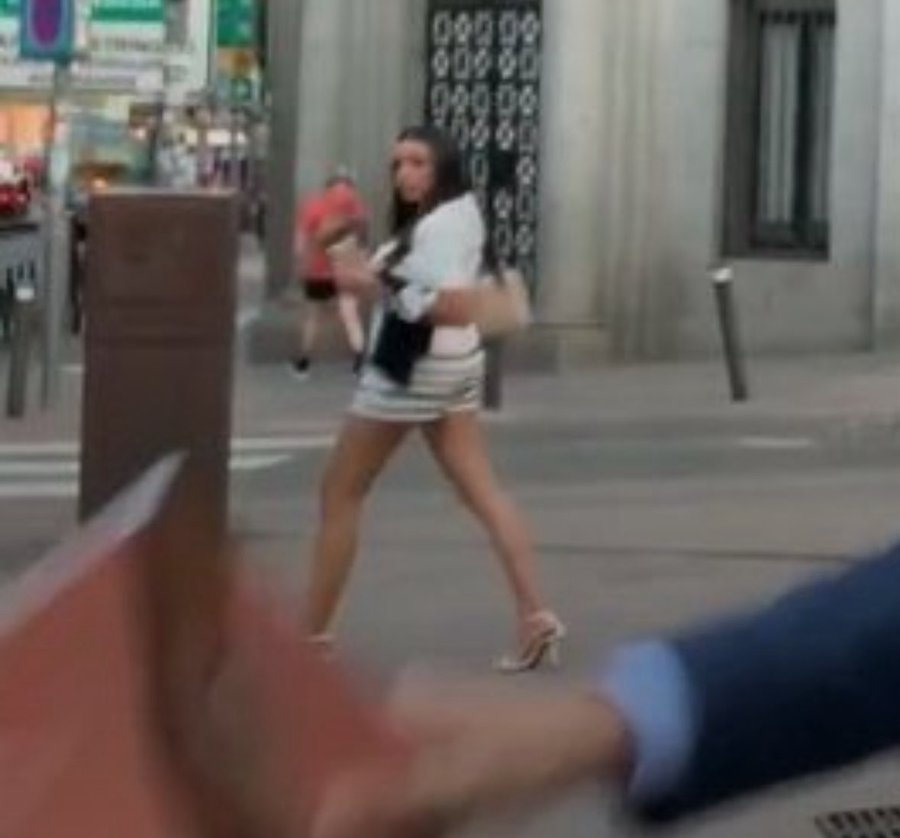 japonce67's tweet photo. ¿No os da la sensación viendo esta foto que esta mal hecha la Sara? https://t.co/A70Zgmln1n