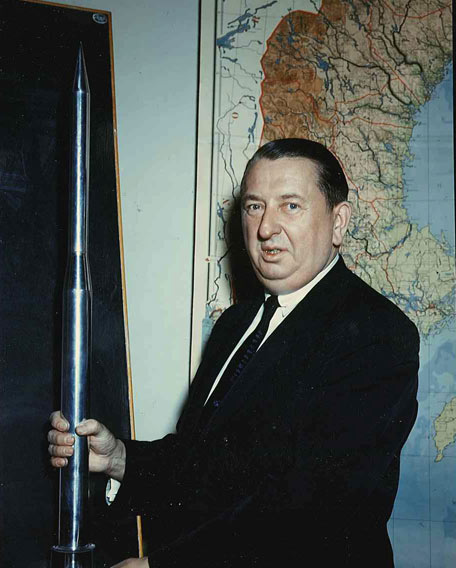 the_cosmicclock's tweet image. In 1963, "Space Law and Government" by Andrew G. Haley was published - with a foreword by president LBJ. Widely considered the first treatise on the legal frontiers of space. Haley communicated with #andrijapuharich about their mutual ESP interest.
#space #ESP #thecosmicclock