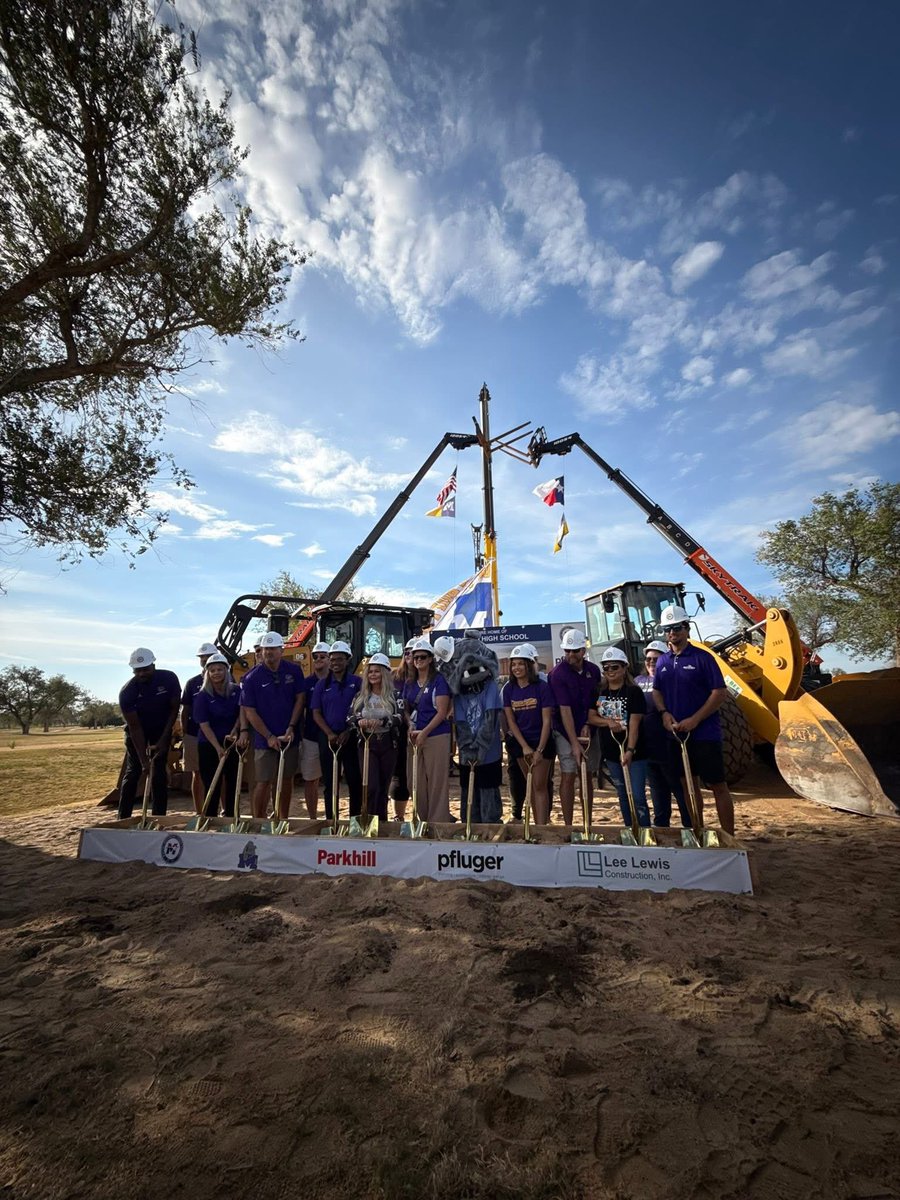BLReese1's tweet image. Ground breaking ceremony for the Midland High Dawgs!! What a great moment for our school and community. OYB!!

@Midland_ISD @MidlandHigh_MHS @DrSDHoward