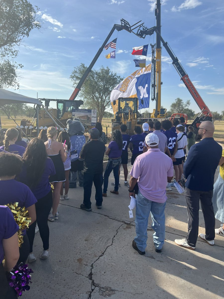 BLReese1's tweet image. Ground breaking ceremony for the Midland High Dawgs!! What a great moment for our school and community. OYB!!

@Midland_ISD @MidlandHigh_MHS @DrSDHoward