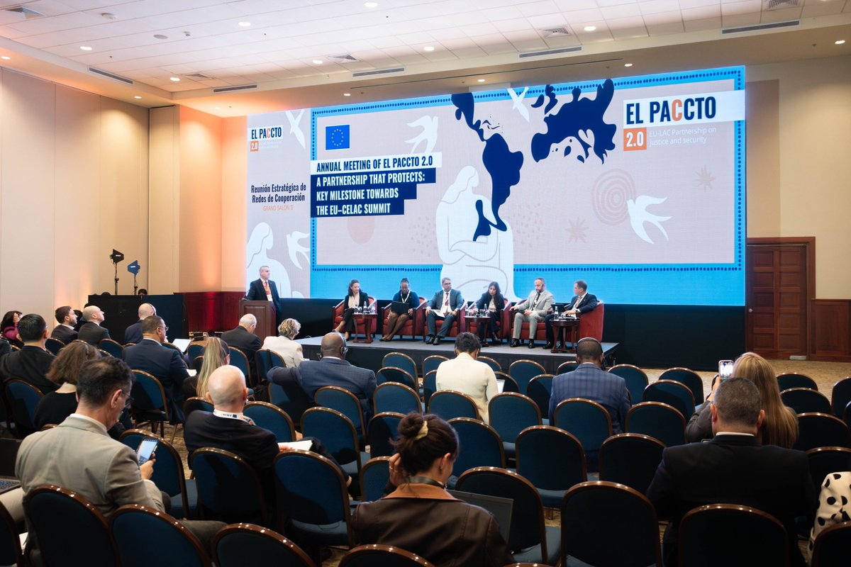 📍 Desde Lima, Perú | #AMERIPOL participó en el Annual Programme Meeting 2025 de #ELPACCTO junto a más de 400 representantes de justicia y seguridad de AL, Caribe y UE  🇪🇺 .
Diálogo birregional y cooperación internacional frente al crimen organizado.
#CooperaciónInternacional