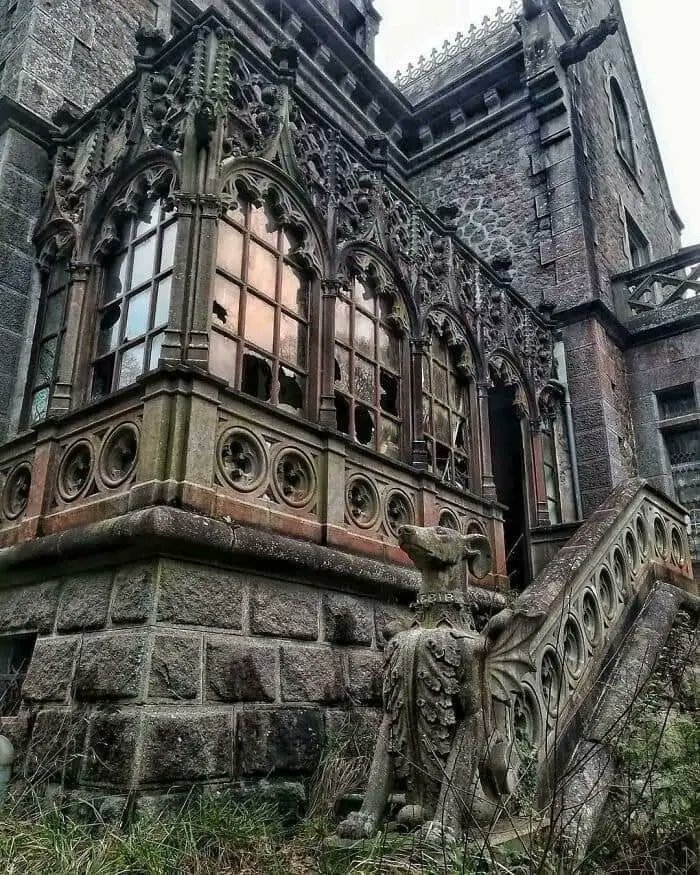 Neo-Gothic Château de Leuhan, France (1882–1884)