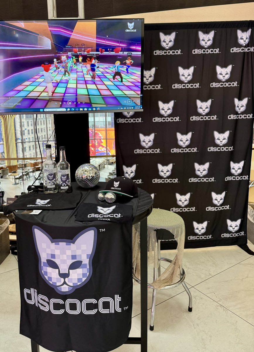 Disco Cat sighted at NFT NYC🕺😸