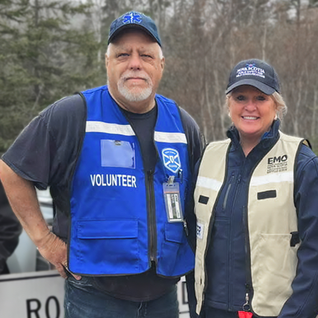 FASTLimited's tweet photo. Our products are still being showcased. This time, Nova Scotia Guard members, part of @NSEmergency, deployed personnel for the Landsdowne search. 
🦺Explore the whole collection of vests for your team here: 👉https://t.co/xexxC1iOAQ
#fastlimited #nsguard https://t.co/poDpFcDt05
