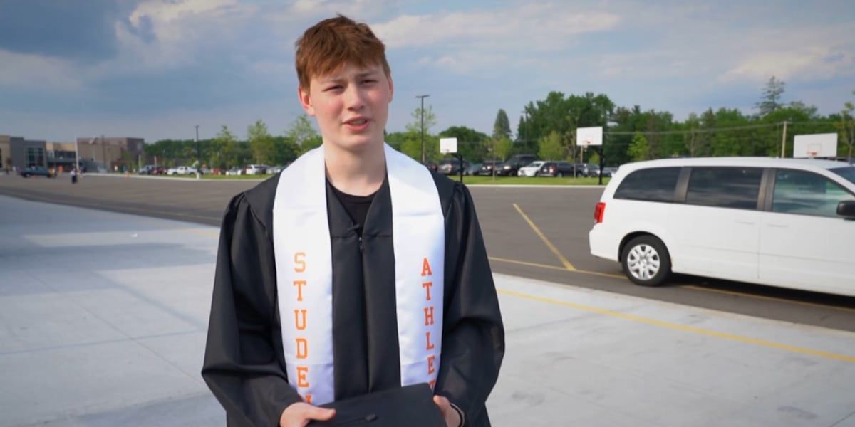 Hope4GreyMatter's tweet image. High schooler with cancer not expected to live a year defies the odds to graduate #BrainTumorThursday #Grey365 #BTSM #HOPE #H4GM 💫 #BrainTumorSurvivorsAreDope 🧠💪 
buff.ly/0gad0c3