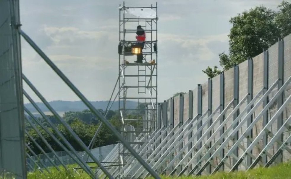 I'm breaking into #Glastonbury2025 
No one is illegal!!!