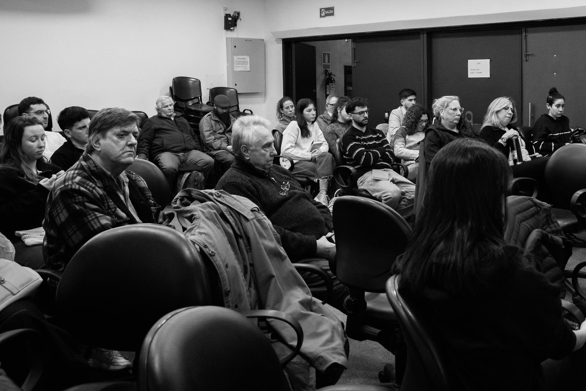 📍El 25/6 se realizó la jornada “Armas y municiones”, un espacio de diálogo sobre el impacto de las armas en Uruguay 🔫⚖️
Organizado por FCS y organizaciones civiles, se destacó la necesidad de respuestas colectivas frente a una realidad urgente. 🤝💬

*Fotos de FCS