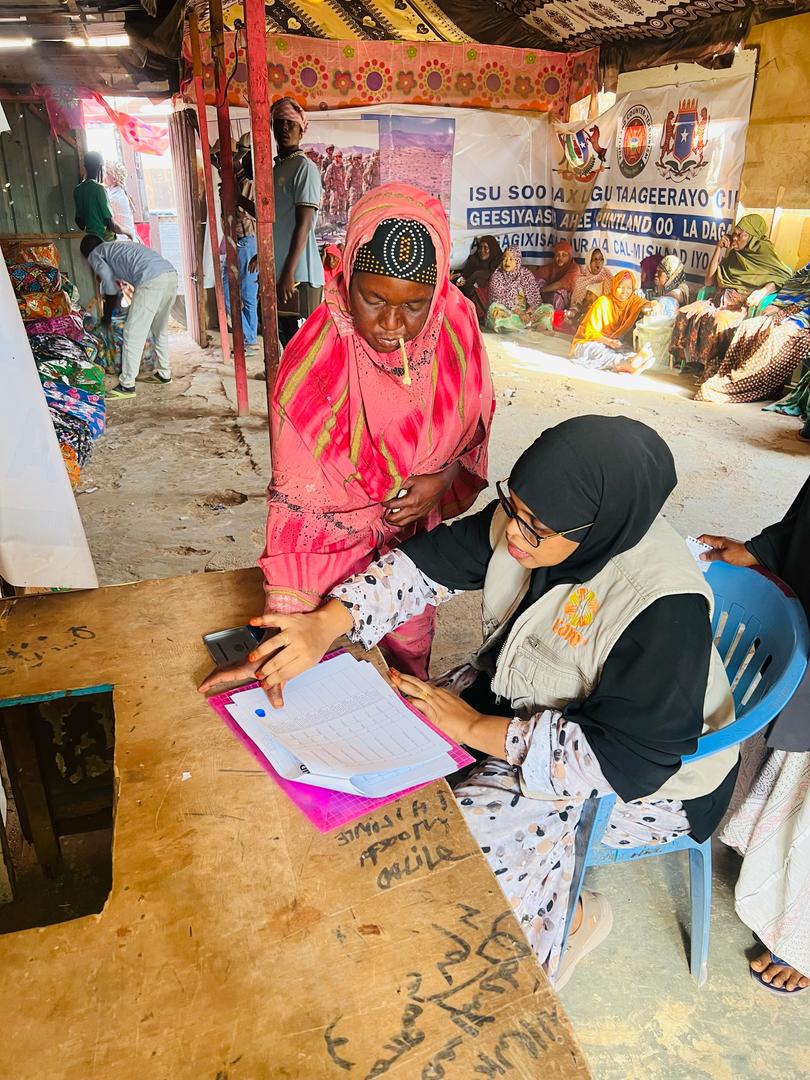 caresom's tweet image. Today in Bosaso, our teams concluded the distribution of hygiene kits to 895 vulnerable households in 5 IDP camps — thanks to #USAID under the #SIERP project.
These kits will help families stay healthy, prevent disease, and restore dignity. Together, we’re making a difference!