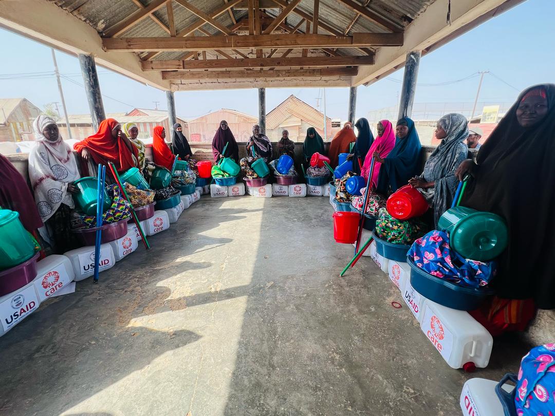 caresom's tweet image. Today in Bosaso, our teams concluded the distribution of hygiene kits to 895 vulnerable households in 5 IDP camps — thanks to #USAID under the #SIERP project.
These kits will help families stay healthy, prevent disease, and restore dignity. Together, we’re making a difference!