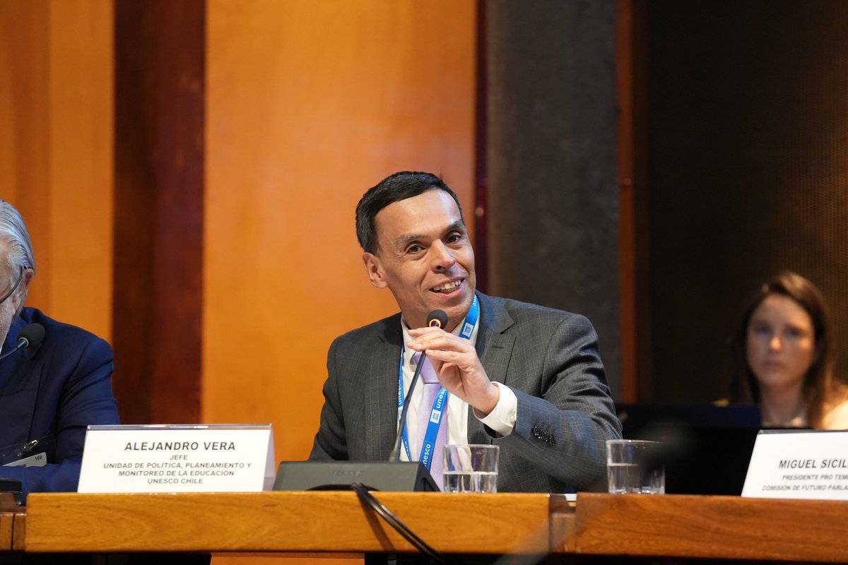 UNESCO Santiago (@unescosantiago) on Twitter photo 💬 <a href="/veramoho/">Alejandro Vera</a> en 2ª Conferencia Regional de las Comisiones de Futuro Parlamentarias en América Latina y el Caribe: “Pocas tecnologías generan tanto potencial y tantas preguntas como la IA. Desde la UNESCO creemos que el desarrollo tecnológico requiere de una guía ética clara”. 💬 <a href="/veramoho/">Alejandro Vera</a> en 2ª Conferencia Regional de las Comisiones de Futuro Parlamentarias en América Latina y el Caribe: “Pocas tecnologías generan tanto potencial y tantas preguntas como la IA. Desde la UNESCO creemos que el desarrollo tecnológico requiere de una guía ética clara”.