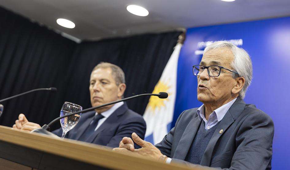 MTSS (@mtssuy) on Twitter photo El Consejo Superior Tripartito fue convocado para el 3 de julio y priorizará sectores más sumergidos, anunció el ministro Juan Castillo, tras la reunión del Consejo de Ministros, encabezada por el presidente de la República, <a href="/OrsiYamandu/">Yamandú Orsi</a>.
gub.uy/ministerio-tra… El Consejo Superior Tripartito fue convocado para el 3 de julio y priorizará sectores más sumergidos, anunció el ministro Juan Castillo, tras la reunión del Consejo de Ministros, encabezada por el presidente de la República, <a href="/OrsiYamandu/">Yamandú Orsi</a>.
gub.uy/ministerio-tra…