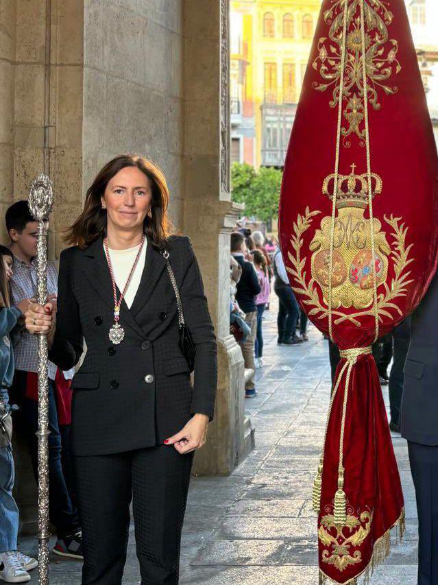La Hermandad Sacramental de la Esperanza de Triana desea trasladar su más sincera y fraterna felicitación a doña Rosario Basterra Mingorance, elegido como nueva Hermana Mayor de <a href="/MdDiosRosario/">Madre de Dios del Rosario</a> 

Rogamos a Nuestra Señora de la Esperanza que la acompañe y guíe en esta nueva etapa