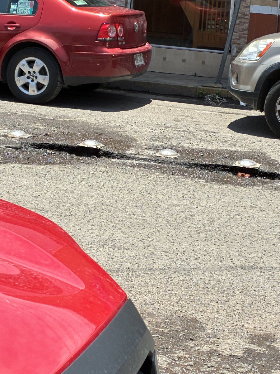 iligabi's tweet photo. @BachesCholula @OroNoticiasPue @GobiernoCholula reporto #baches camino de la hacienda (la carcaña) entre forjadores y periférico https://t.co/6bNjDV2FgP