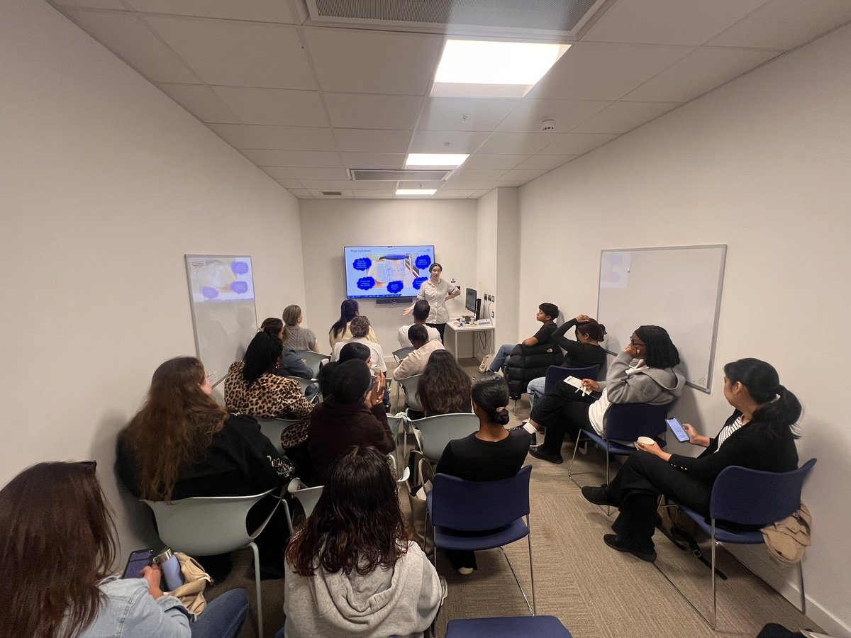 deromeantido's tweet photo. We’ve just wrapped up our last fantastic Frailty Departmental Training session with our latest cohort of incredible staff — and this time, we were joined by current students on placement, long- standing staff and night staff.
#FrailtyCare #ClinicalEducation https://t.co/jnH1rjseFI