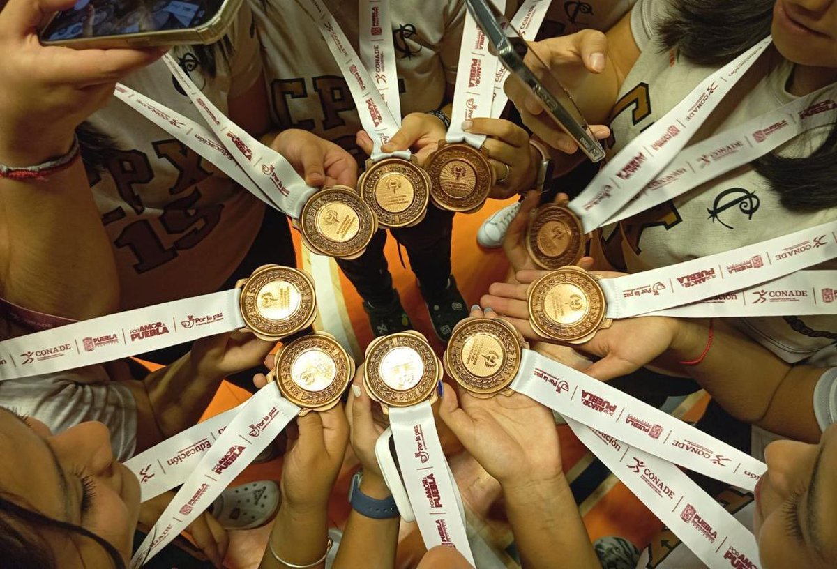 SEducacionVer's tweet photo. ¡Veracruz brilló en los Juegos Deportivos Nacionales Escolares 2025! 🎉

Las y los atletas de bachillerato conquistaron 🏅9 medallas: 3 oros, 2 platas y 4 bronces en atletismo, baloncesto 3x3 y voleibol sala.

Un logro fruto de su disciplina y respaldo de familias y docentes. 🤝 https://t.co/npaj6MB7gn