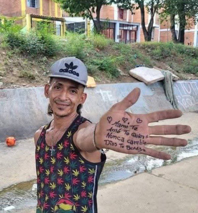 Colombia.

Wilber Joel Linares, Venezolano, apodado "Suerte" fue asesinado en el barrio Santander de Cúcuta, tras una riña con un hombre.
Linares, tenía años en situación de calle, recibió dos puñaladas,por el dueño de un comercio luego qué la víctima le robara 4 desodorantes.