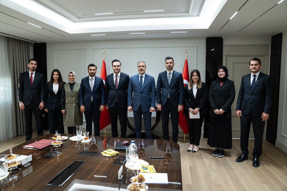 Gençlik Kolları Başkanımız Sayın Yusuf İbiş ve MYK Üyelerimiz, Dışişleri Bakanımız Sayın Hakan Fidan’ı (<a href="/HakanFidan/">Hakan Fidan</a>) ziyaret etti.