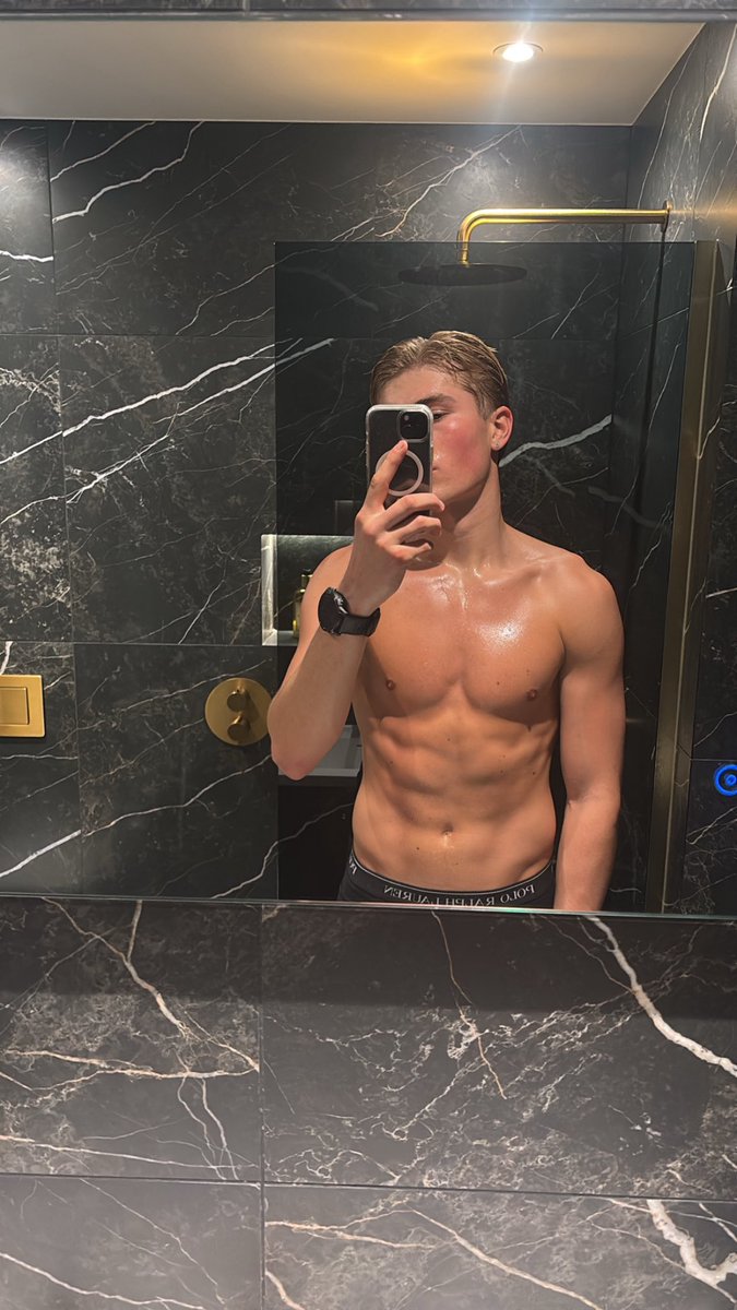 Home workout done💪🏼