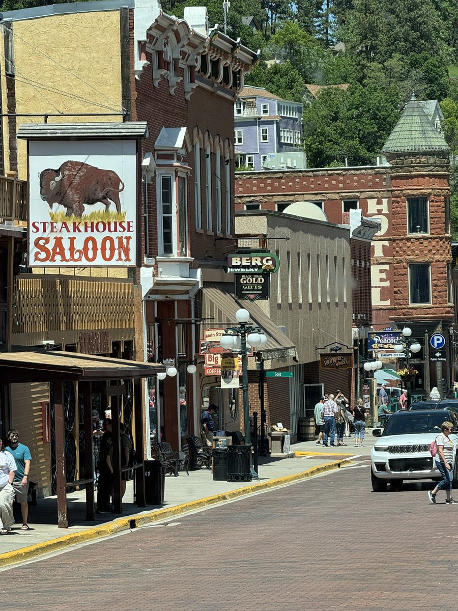 deeds320's tweet photo. @Chris_Hawkey I’m in one of your favorite places on earth!! #Deadwood #HeavenonEarth https://t.co/3CK6UAmvZr