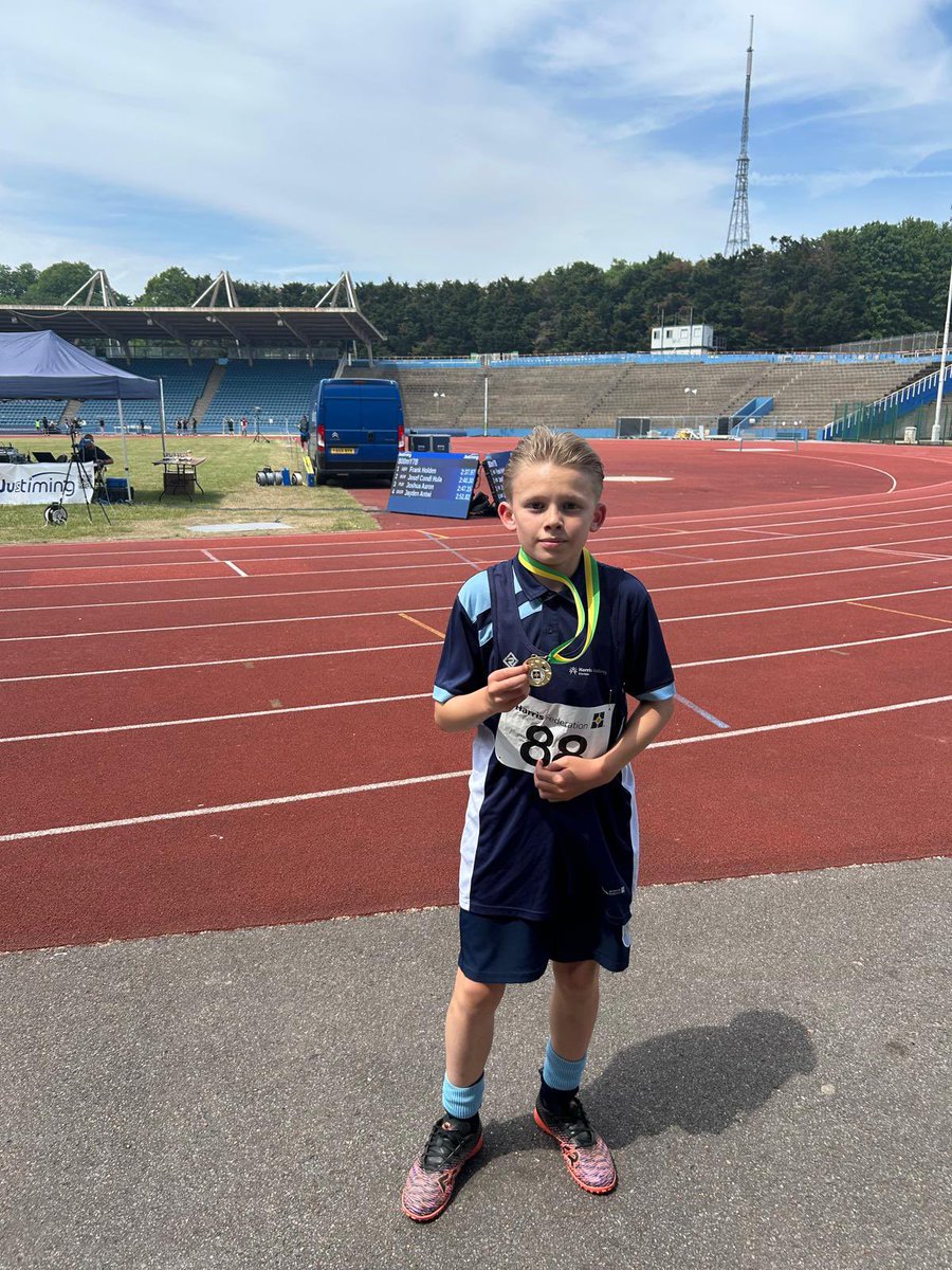 Special shoutout to our year 7 super Frank who smashed his 800m race 🥇 The most physically and mentally demanding race in the heat but he perfected the art of pacing to get his gold medal! 👏🏼 <a href="/HarrisFed/">Harris Federation</a>