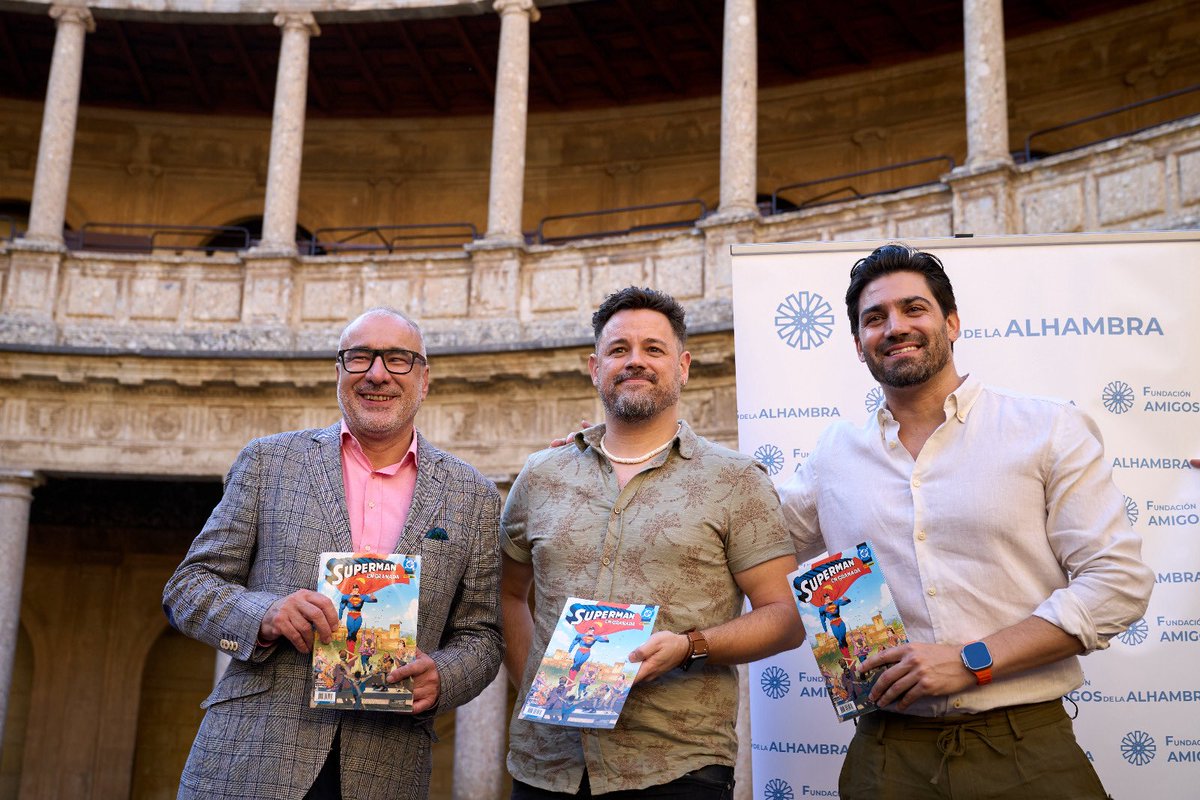 alhambracultura's tweet image. Superman visitó la #Alhambra en la presentación del cómic ‘Superman en Granada’, incluido en ‘Superman: El Mundo’. Una historia breve y simbólica de Jorge Jiménez y Alejandro Sánchez en el Palacio de Carlos V. ¡Cultura, historia y cómic juntos! 📚🦸♂️✨ #AlhambraCultura