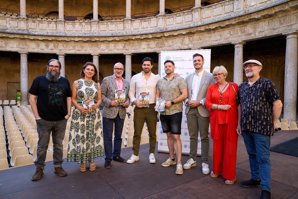alhambracultura's tweet image. Superman visitó la #Alhambra en la presentación del cómic ‘Superman en Granada’, incluido en ‘Superman: El Mundo’. Una historia breve y simbólica de Jorge Jiménez y Alejandro Sánchez en el Palacio de Carlos V. ¡Cultura, historia y cómic juntos! 📚🦸♂️✨ #AlhambraCultura