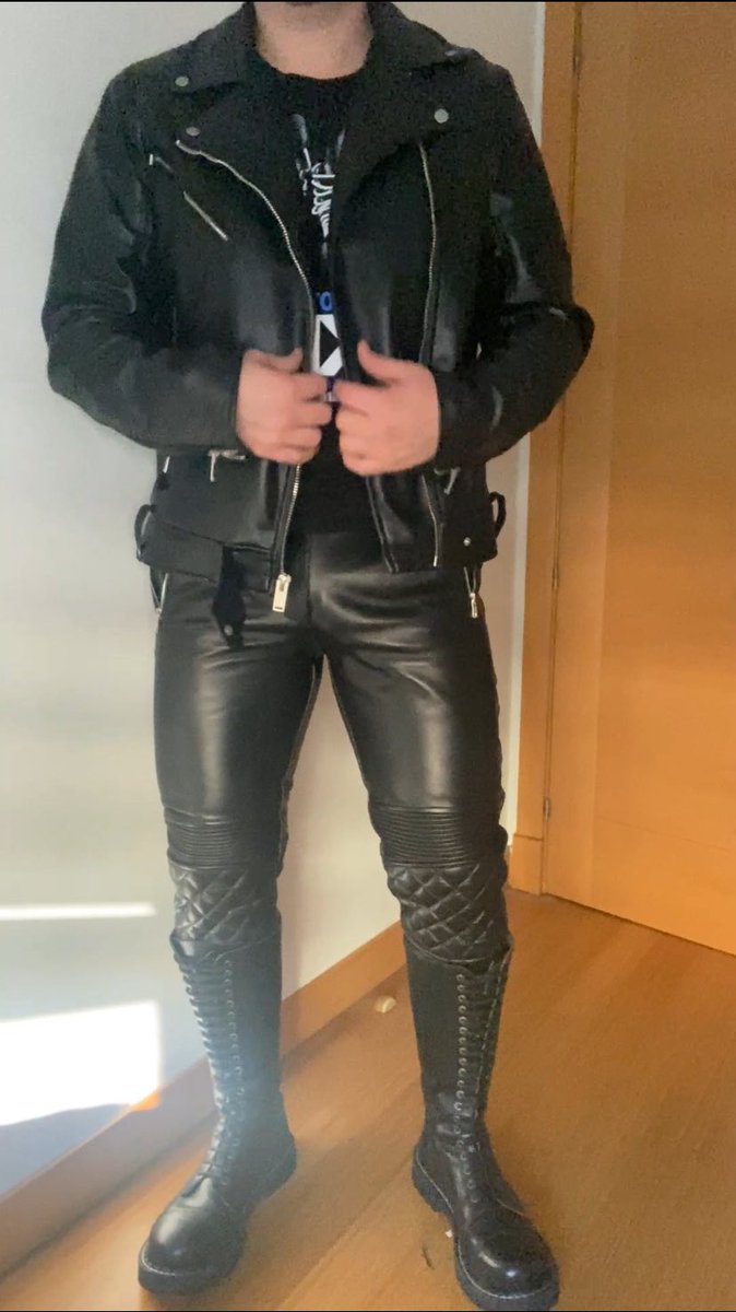 lthrskinboy's tweet photo. Rt and Like if you would love to be under these boots 🔥

#boots #leather #leatherboots #gay #gayboy #steelboots  #leatherboy #leatheroutfit #leatherman #findom #cashmaster #rangerboots #skinheadboots #skinhead #rangerboots #leathergayboy https://t.co/KnYSk8Wwy1