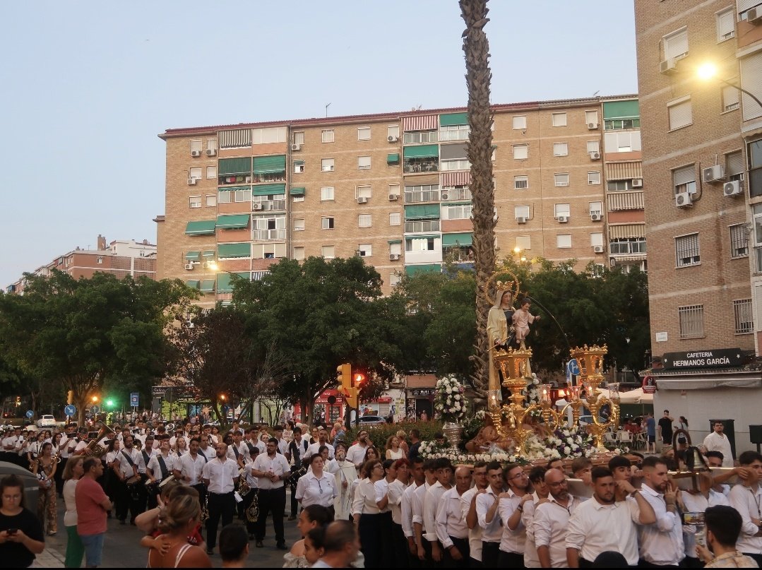 | OFICIAL | 🔔
Nos complace anunciar la renovación de la <a href="/eloygexpiracion/">BM Eloy García - Expiración</a> que un año más tendrá el honor de acompañar con sus sones a nuestra Virgen del Carmen.

Agradecemos su compromiso, cercanía y su cariño.
#CofradiasMLG #cofradesMLG #GloriasMLG #virgendelcarmenmadrededios