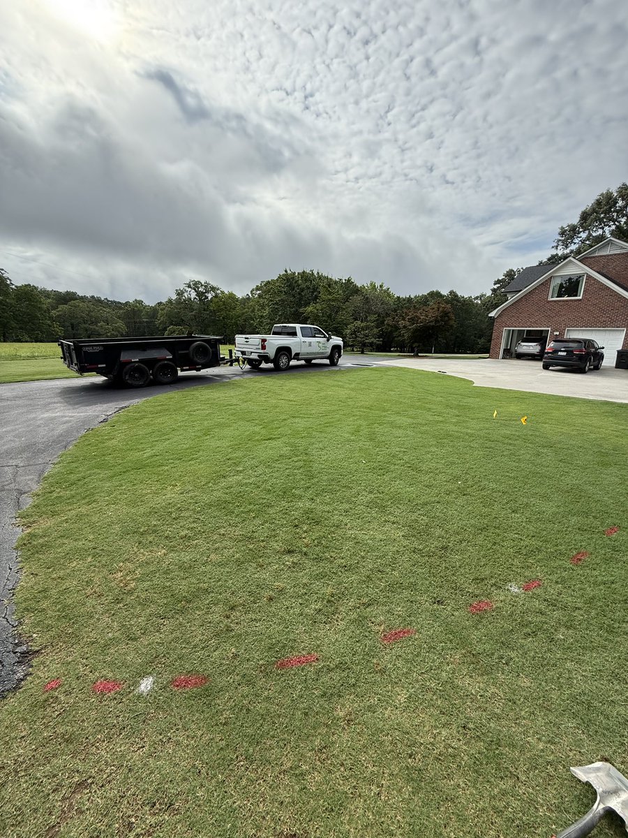 When those greens come calling ⛳️🏌️🌱

Front yard, backyard, commercial business, pool deck, athletic field… if you want it turfed, we can make it happen! 

Give us a call today! 

📞 864 905 6155 

#syntheticgrass #artificialgrass  #syntheticturf #artificialturf