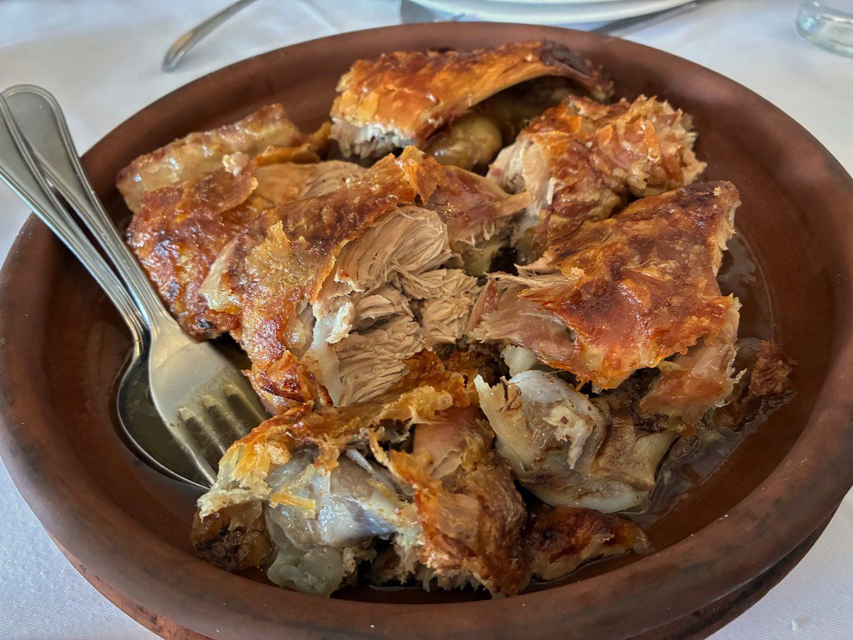 📍Lerma, Burgos
🍽️ Parada obligatoria: Asador Casa Brigante
Un clásico con historia, ¡y qué bien se come! 😍