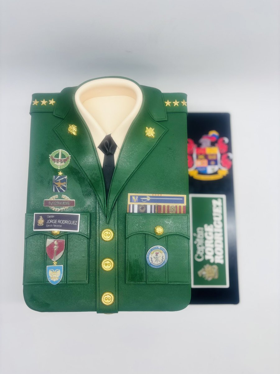 MpCupcakes's tweet photo. Una mas para celebrar el dia de hoy de ascensos 

#militar #military #ejercito #army #tortamilitar #armycake #tortaejercito #ejercito #ejercitonacionaldecolombia💂‍♂️ #ejercitocolombiano #militarycake https://t.co/tYewxM6pYG