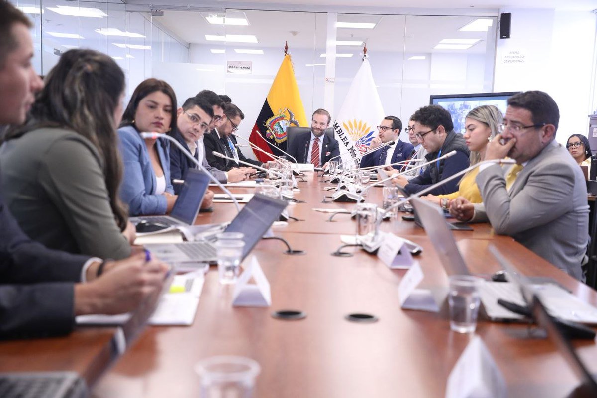 Asamblea Nacional (@asambleaecuador) on Twitter photo El presidente <a href="/totoreyesb/">Juan José Reyes Baquerizo</a> dispone la lectura de la convocatoria y el orden del día de la sesión N°7 de <a href="/DerechoSaludAN/">Comisión del Derecho a la Salud y Deporte</a> #AsambleaEc2025 El presidente <a href="/totoreyesb/">Juan José Reyes Baquerizo</a> dispone la lectura de la convocatoria y el orden del día de la sesión N°7 de <a href="/DerechoSaludAN/">Comisión del Derecho a la Salud y Deporte</a> #AsambleaEc2025