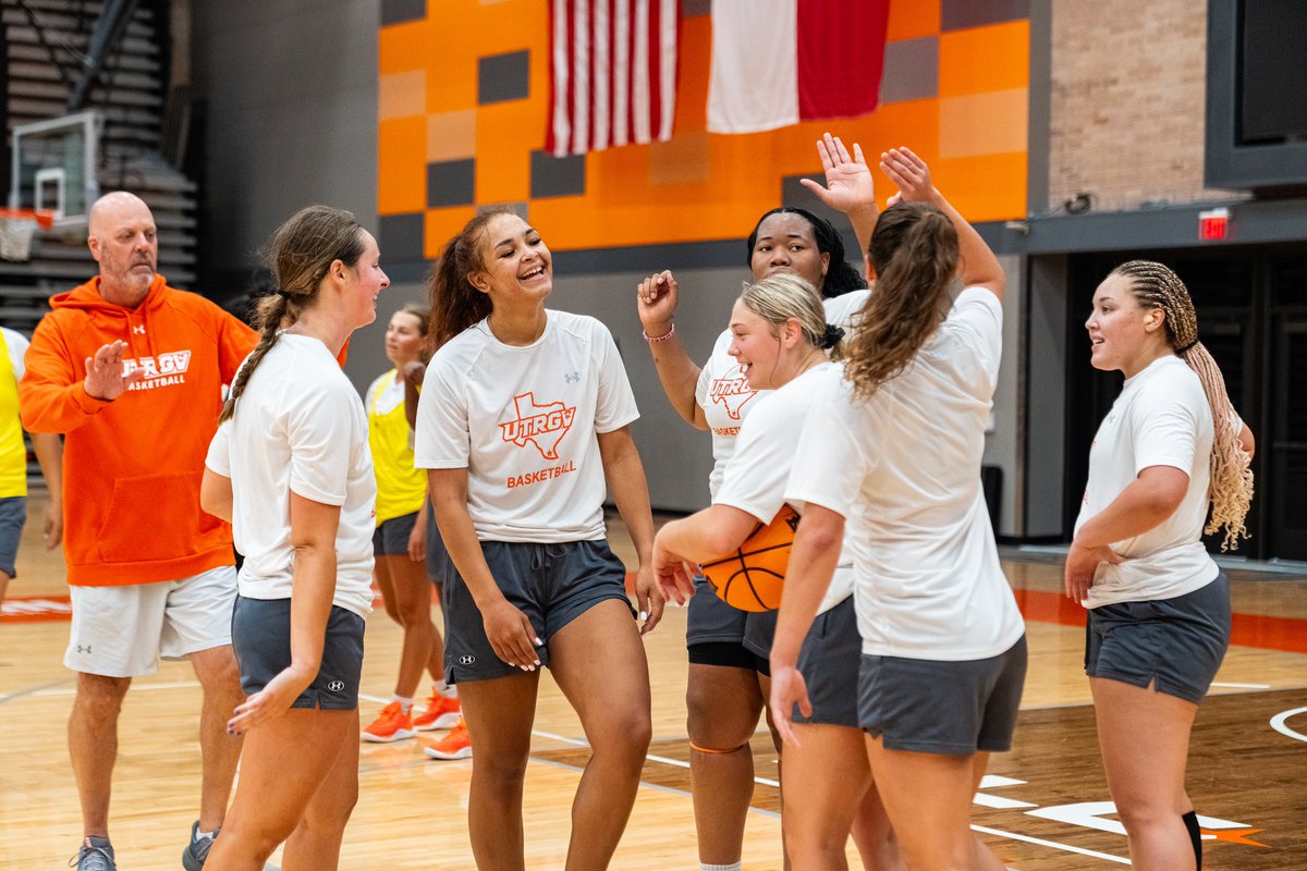 UTRGVwbb's tweet image. Week 3 of summer ☀️🌴

#UTRGV #RallyTheValley