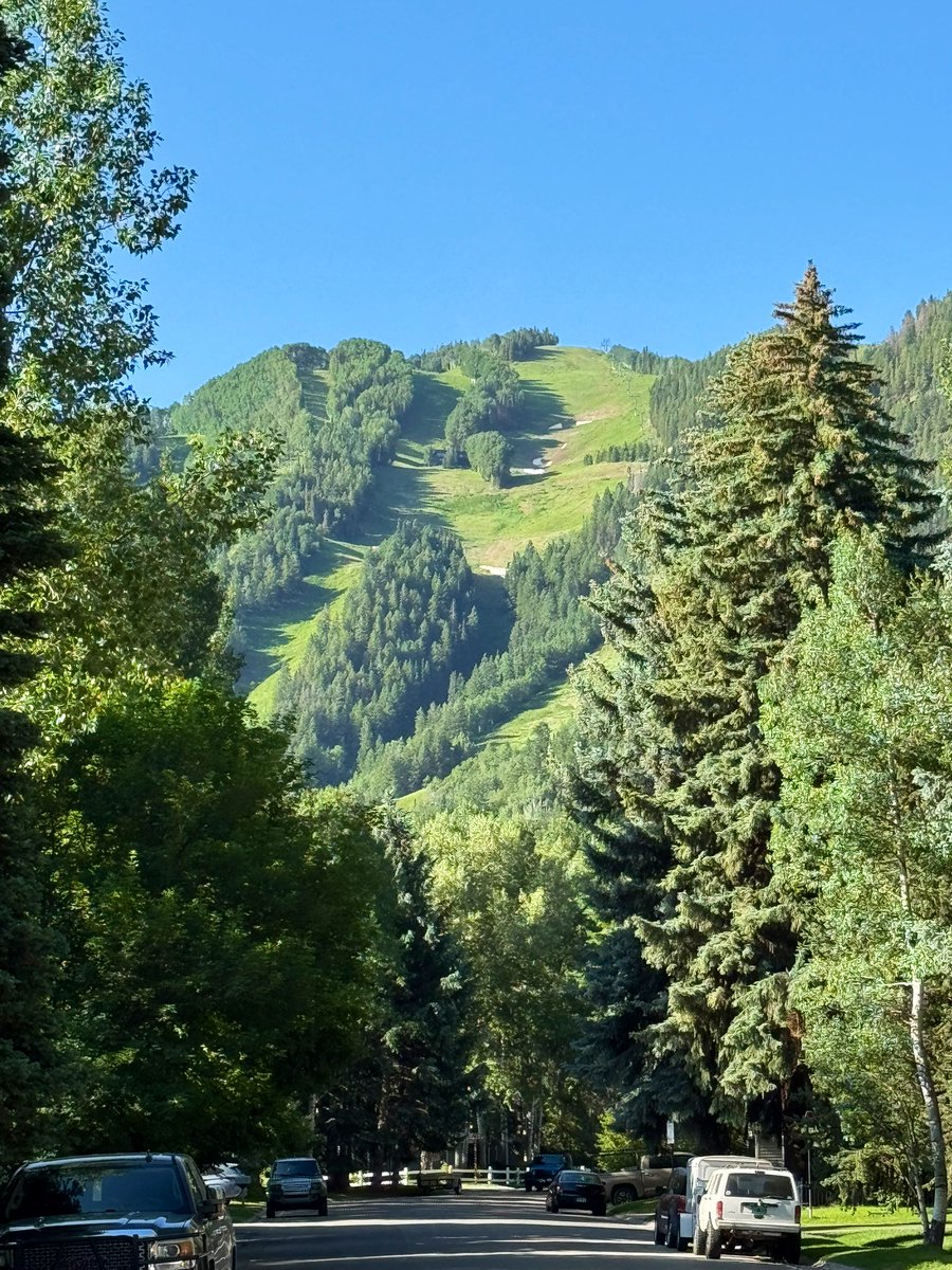 ericripert's tweet image. In Aspen at the fabulous think tank @aspenideas festival. Enjoying many seminars and lectures all day long...Walking the trails and visiting the town. Very special!!