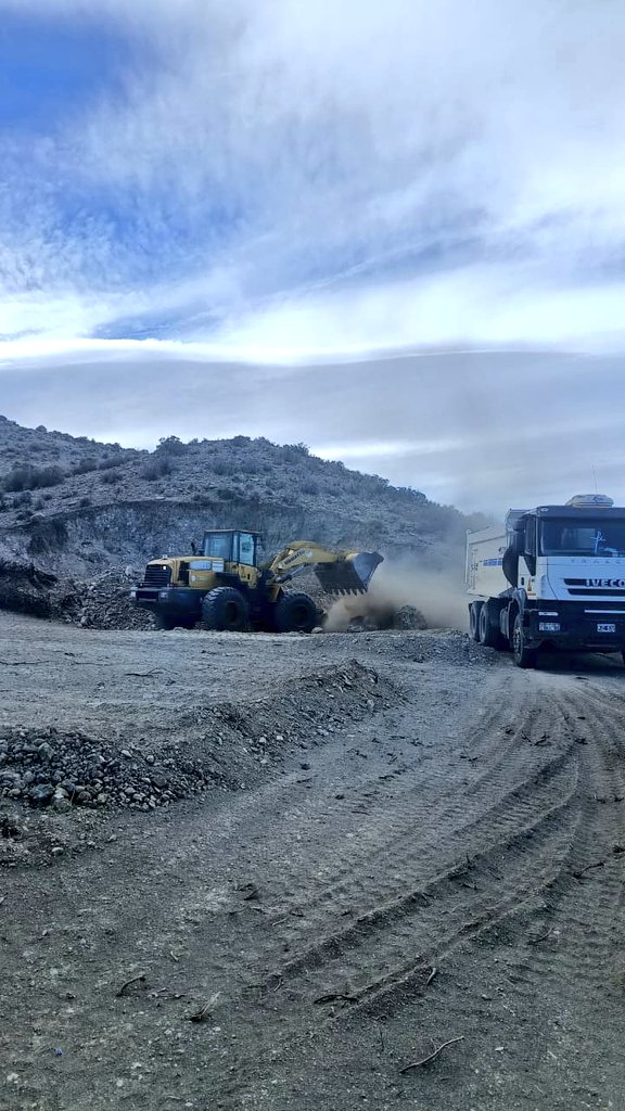 MÁS OPORTUNIDADES EN TODA LA PROVINCIA

Tal como anunciamos el año pasado durante nuestro aniversario, se inició el movimiento de suelo para la construcción del CPEM N°109 en Chorriaca con metodología Corfone. En el marco del Pacto de Gobernanza, los intendentes y nosotros