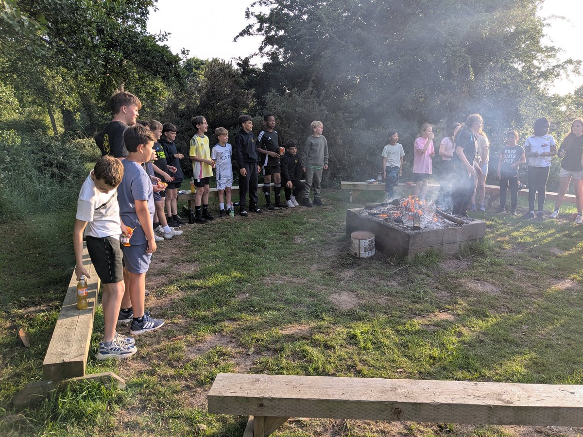 DivineSaviourCP's tweet photo. Campfire activity was a great way to spend our final evening here! https://t.co/u1fGXdNMIJ