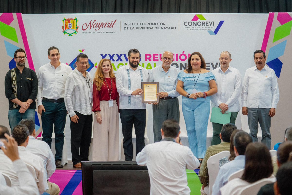 Asistí a la XXXVIII Reunión Nacional de CONOREVI en Nuevo Nayarit. Reafirmé mi compromiso de trabajar junto al Gobierno de México para que quienes menos tienen accedan a una vivienda digna, como derecho humano y pilar de justicia social. 🏡🇲🇽